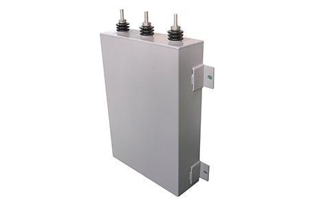 電容器的電容量一般是多少？可能與什么有關？