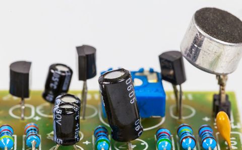 無功補償電容器漏油，可以繼續(xù)使用嗎？